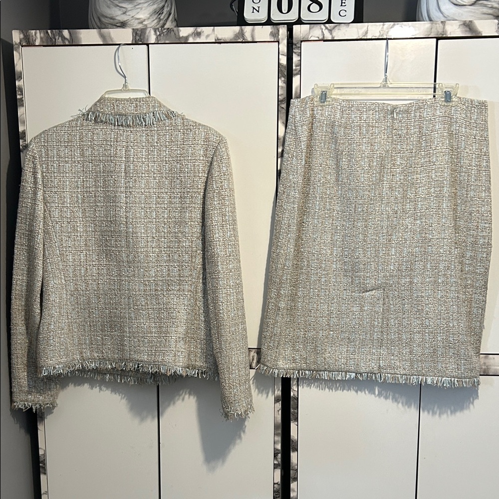 Chic Tweed Skirt Set with Fringe Accents - Picture 3 of 3